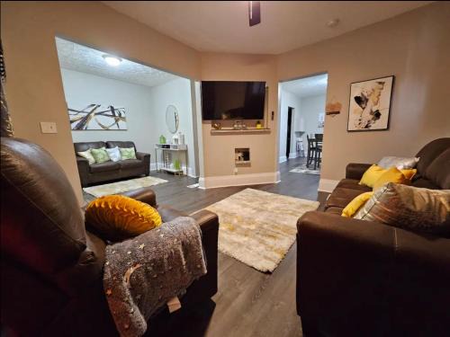 Elegant 4 Bed Room at Cleveland Clinic Area