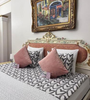 Elegant 5 bedr apartment with sauna in the centre, near Viru and Old Town, with private parking