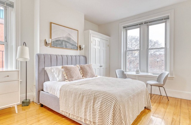 Elegant Back Bay Studio, steps from Newbury & T, by Blueground