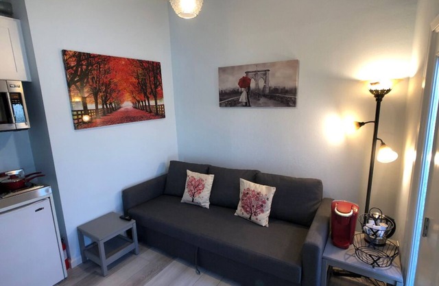 Elegant charming unit close to everything