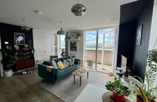 Elegant Chic Living: 1 Bed In Vibrant London Area