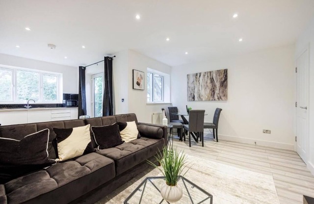 Elegant & Cozy 1BR City Centre Nr High Street by Luxiety Stays