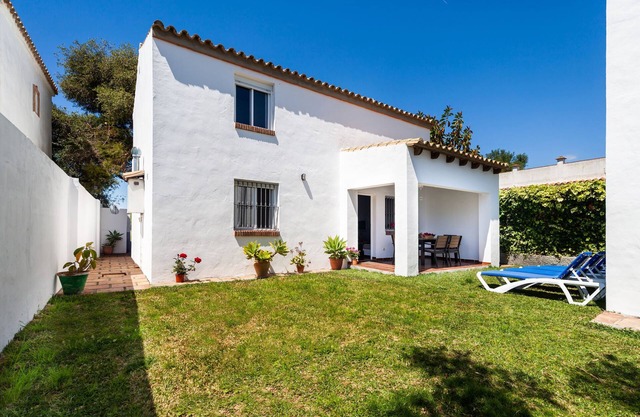 Elegant Home Close to Beaches with Wi-Fi, Garden, Patio and Outdoor Shower; Parking Available
