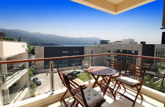 Elegant - luxury two bedroom app - Near the Old Town