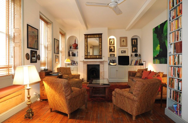 Elegant Neal Street Flat