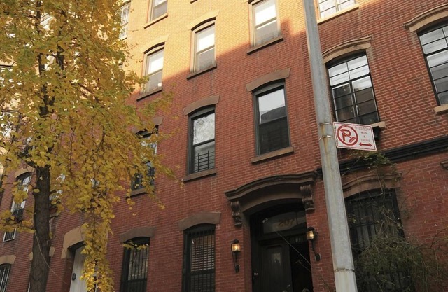 Elegant Parlor Row House, near Central Park (Upper East Side)