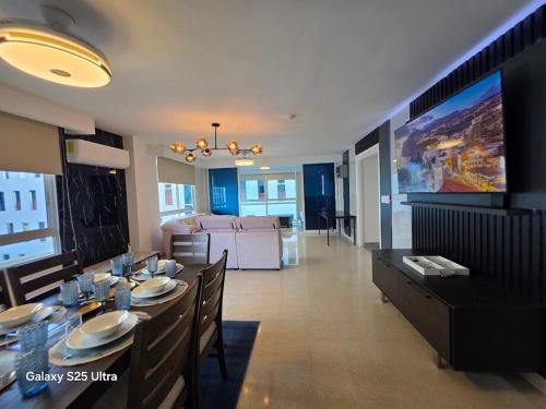 Elegant Spacious Apt on the Cinta Costera N#9
