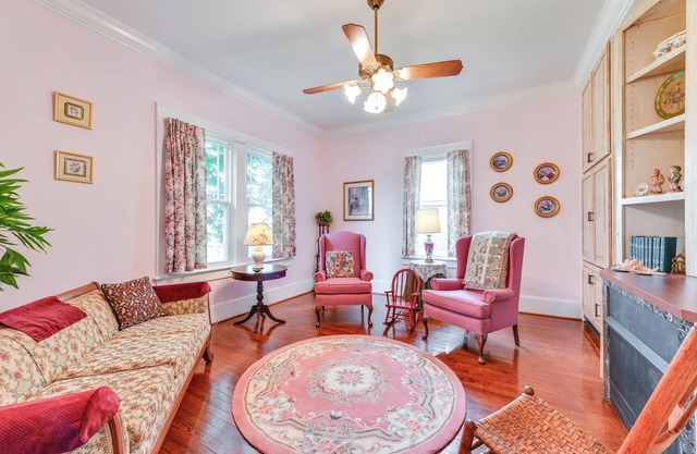 Elegant + Spacious Retreat ~ 18 Mi to Lake Norman!
