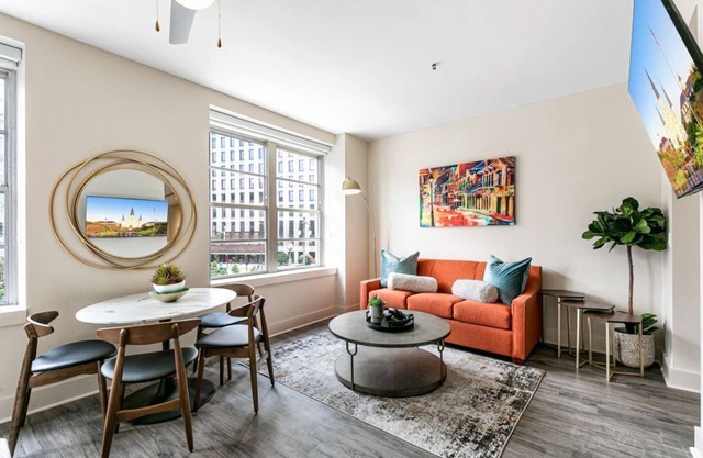 Elegant Studio Near French Quarter