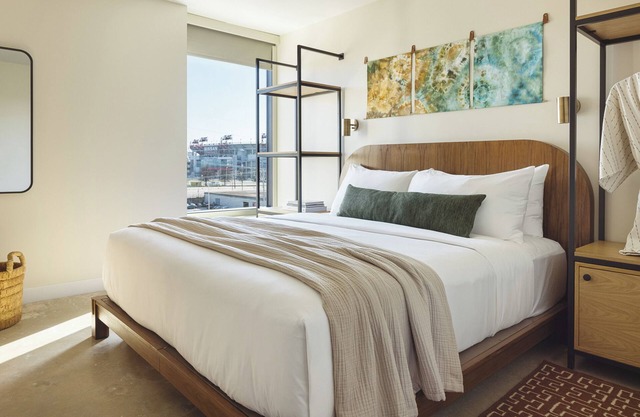 Elegant Urban Escape in Drift Nashville - Sophisticated 1 Bedroom Suite with Designer Furnishings