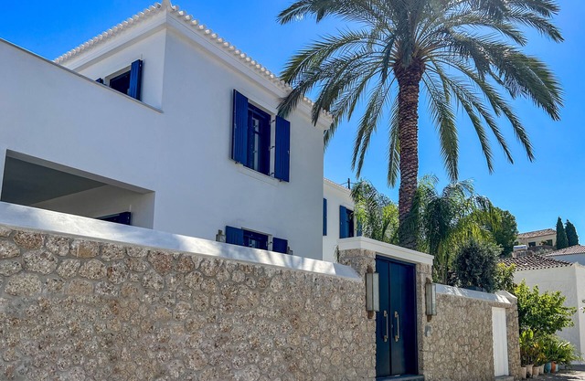 ELEGANT VILLA