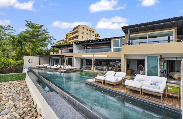 Elegant Villa w/Pool, Beach, Chef & Padel Court