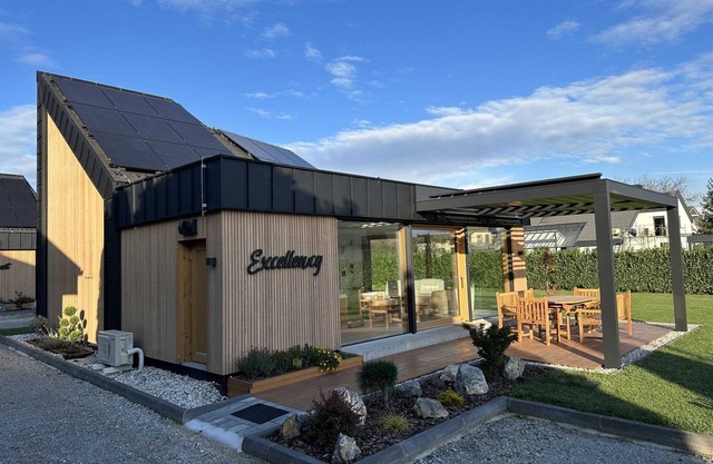 Elegant Warm Bliss Hideaway Escape Lodge - Holiday Home with Hot-Tub and Sauna