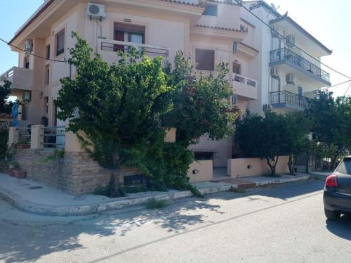Eleni's Apartments