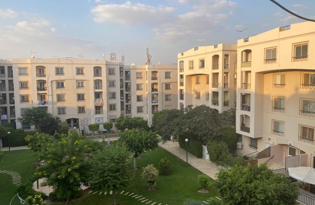 Elite shared apartment stay with me females only-15 minutes to Cairo Airport