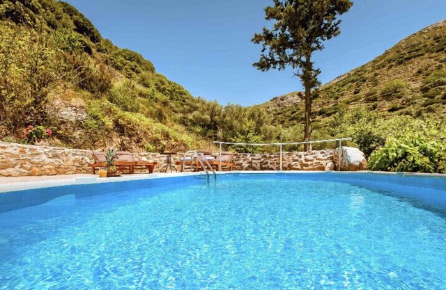 Ellafos Traditional Living 1