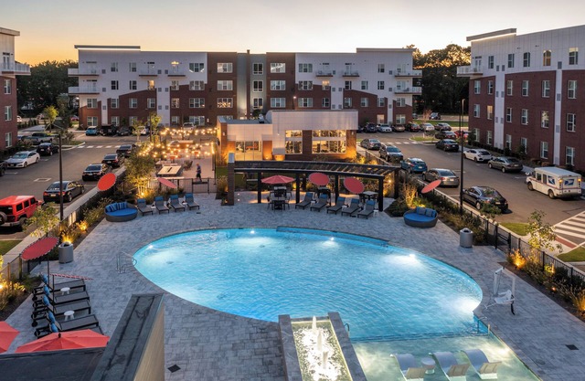 Ellipse Urban: Walk to Peninsula Town Center - Hampton's Best Location