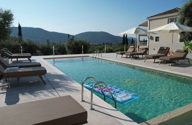 Elpida Luxury Apartments & Suites