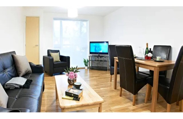 Elstree - luxury 2 bedroom, 2 bathroom apartment