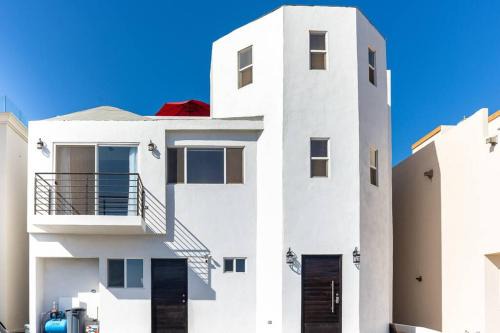 Emerald Home Seaside Serenity & Resort Amenities