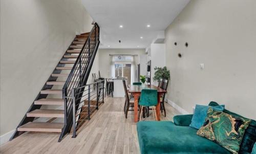 Emerald Jacuzzi Loft Luxury Above It All