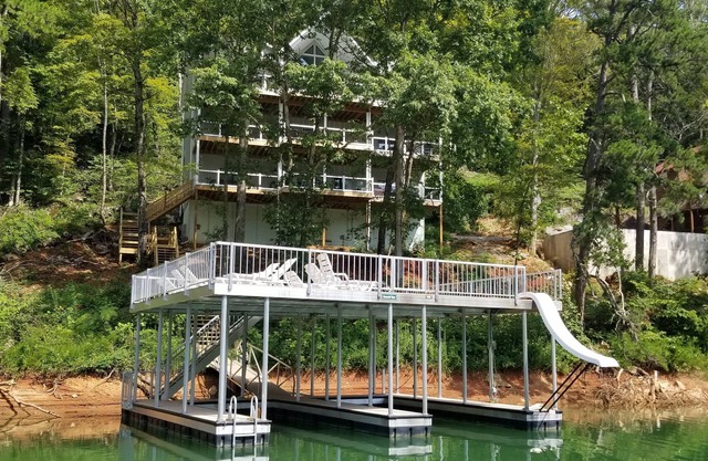 Emerald View Lodge, 10 BR, 12BA, Theater Rm, Sleeps 36