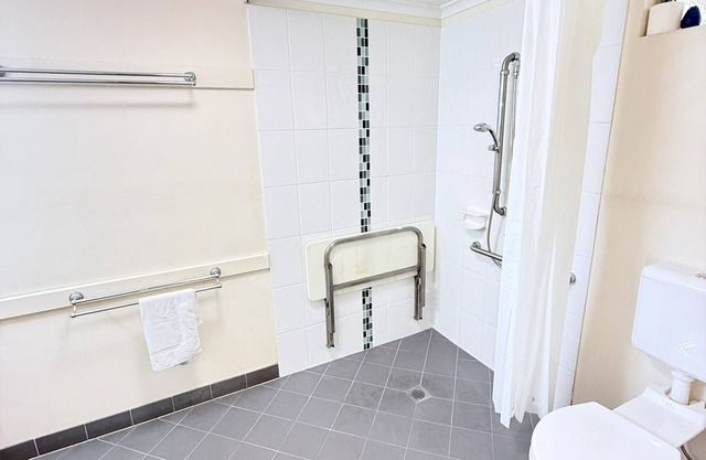 Emu Park Beach Resort, Disable room