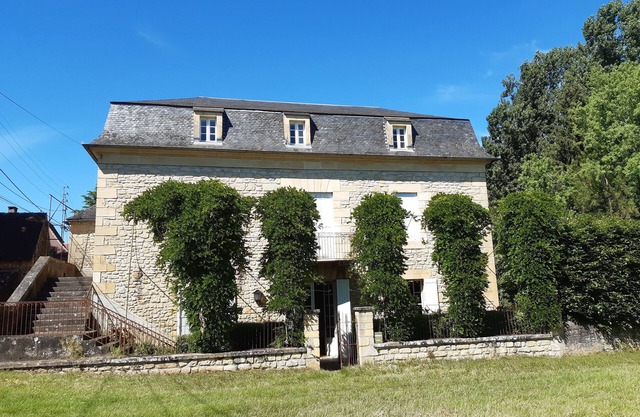 En Périgord Noir, Location D'une Belle Maison 10 Personnes Avec Piscine Privée