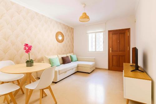 En Patio sevillano Alameda-Isla Magica