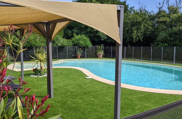 En Rouger Le Grain d'orge gîte (2 bedrooms, air conditioned, heated pool, sauna)