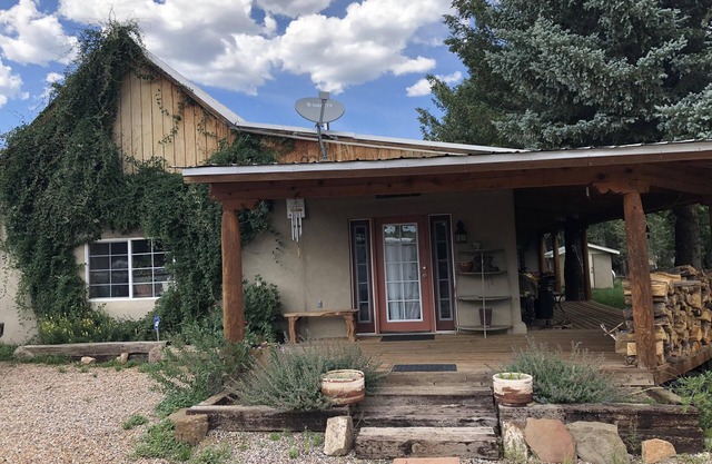 Enchanted Circle Lodge in Holman in north central New Mexico