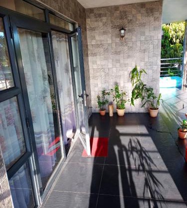 Enchanting Bungalow in Chemin Grenier with Jacuzzi and Garden