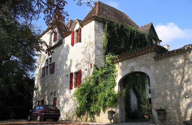 Enchanting Château with en-suites, Pool, Tennis, Grand Piano, BBQ, Fast WiFi