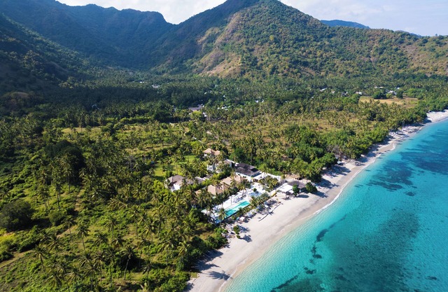 Enchanting Lombok Lux beachresort with 2km of white sand-faced Bali Mount Agung