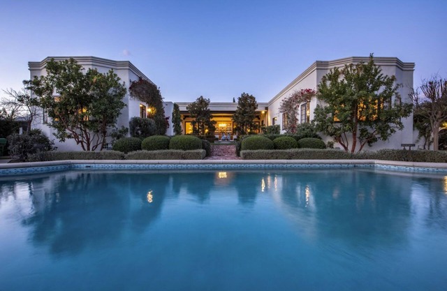 Enchanting Montecito estate with a sparkling swimming pool!