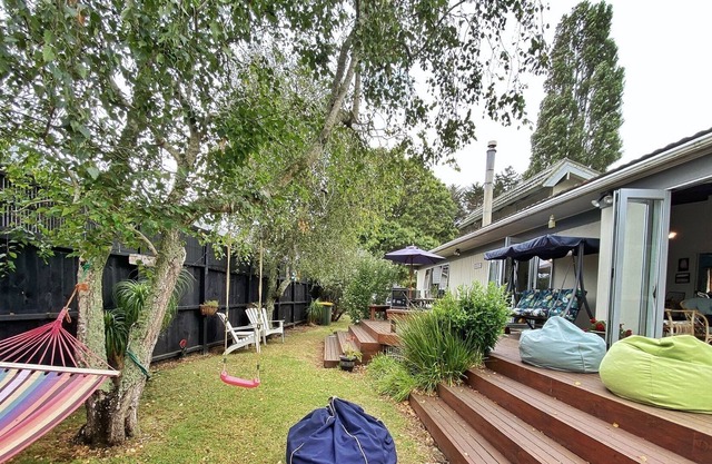 Enchantingly peaceful bach near the beach