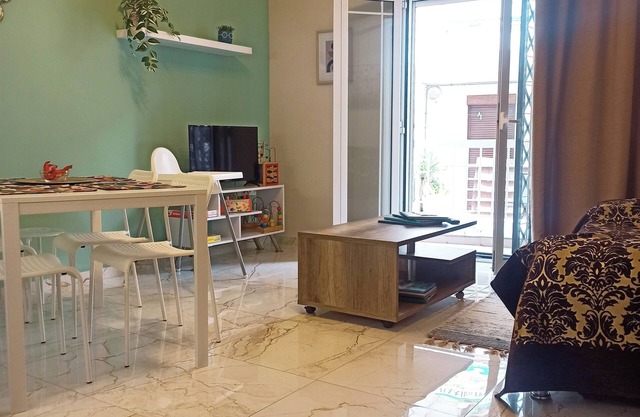 Enclosed Secure Parking- Cozy Apartment of 2 Double Bedrooms For Families of 4-5