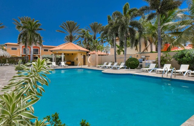 End Unit Townhouse in Gold Coast, Sleeps 6 Perfect for a family stay!