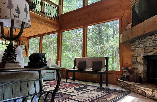 Endless Views Cabin, Tucked away In the Woods