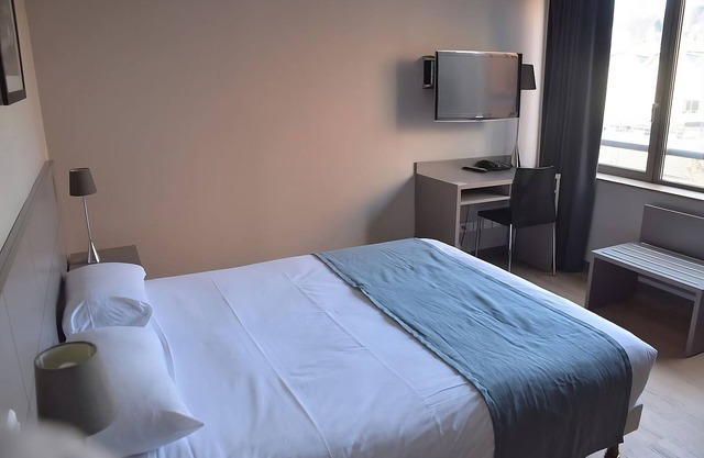 Enjoy a Hassle-Free and Suiting Stay! Pets Are Welcome, Onsite Parking!