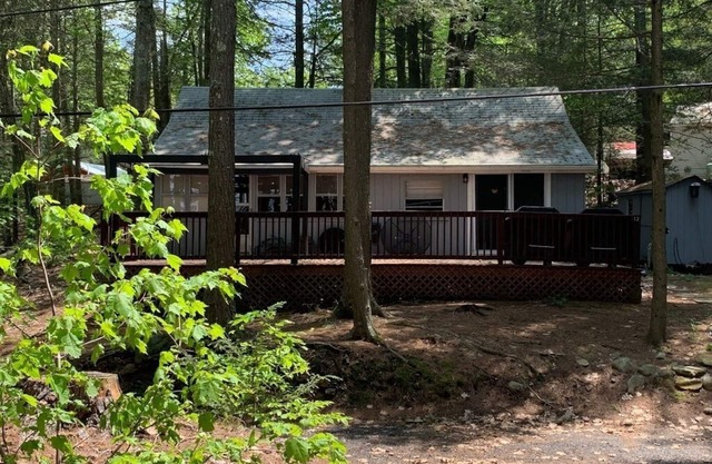 Enjoy being serenaded by loons at this rustic Northwood lake view cottage!