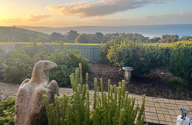 Enjoy breathtaking sea views as well as the convenient location of Kingscote.