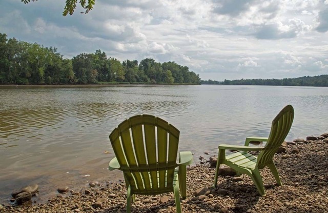 Enjoy Breezes on the James River, 2bdrm-1bath/15 minutes to downtown Richmond