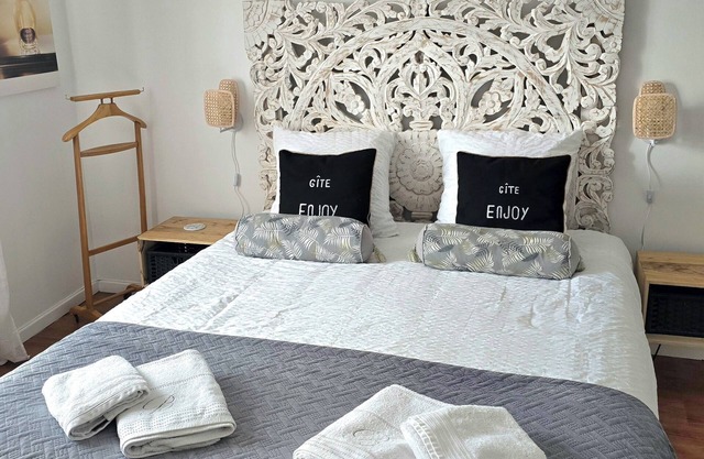 Enjoy en Champagne House in the middle of the vineyard free parking