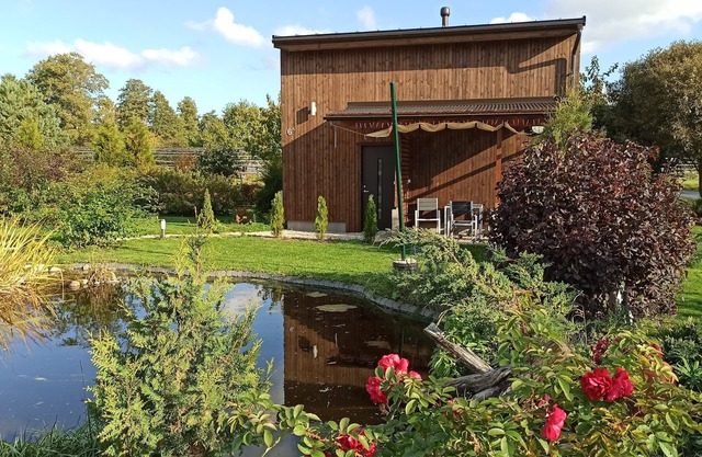 Enjoy garden, birds, fresh sea air, have sauna