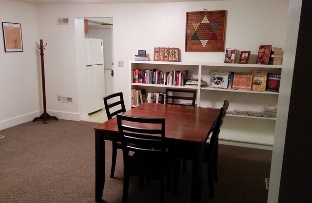 Enjoy In Town Convenience, 10 Minute Walk From Lincoln Square