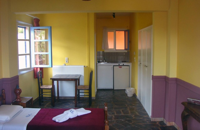 Enjoy Sunrises and Sunsets from this Cozy Studio with Private Beach