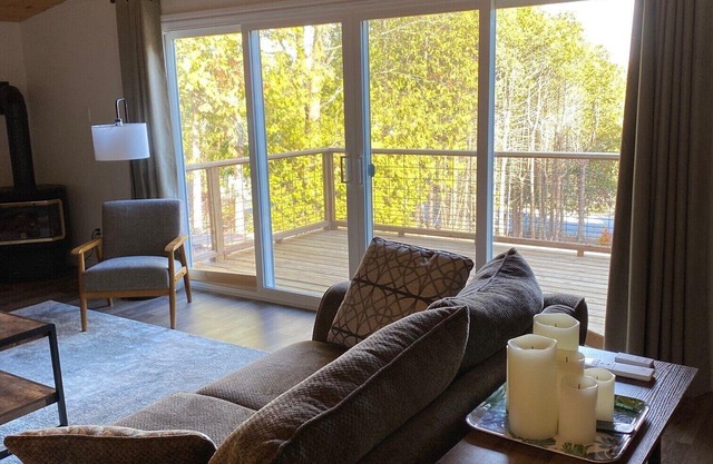 Enjoy the beautiful Getaway chalet and all the outdoor activities at Irish Lake!
