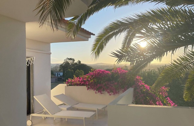 Enjoy the large pool and the green surroundings. Close to the beach and quiet.