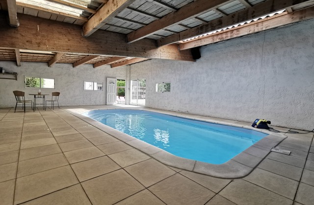 Enjoy the peace and quiet at Gîtes le Cheval noir, Swimming pool, sleeps 14, 4 bathrooms